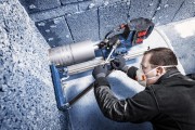Wykonywanie precyzyjnego przewiertu w murze wiertnicą Bosch EXPERT EXDB18V2-180