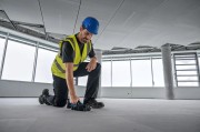 Głowica sensora radarowego Ultra-Wideband i rolki prowadzące detektora ściennego Bosch