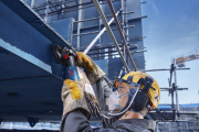 Precyzyjne szlifowanie konstrukcji stalowej szlifierką Bosch EXPERT EXWS20-125TSB