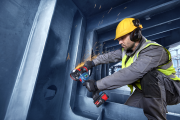 Precyzyjna obróbka i fazowanie ostrych krawędzi metalowych szlifierką Bosch EXPERT EXWX18V-15S