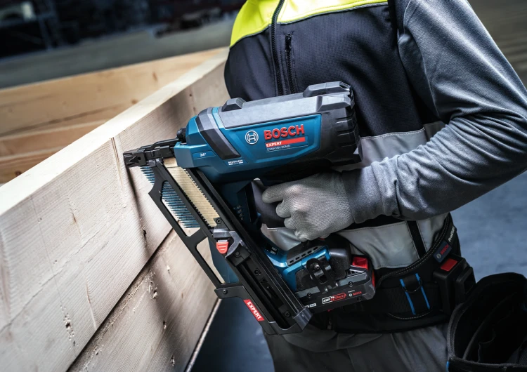 Łączenie masywnych elementów z litego drewna gwoździarką Bosch EXPERT EXNH18V-90MD