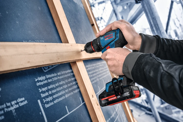 Wiercenie otworu w belce zakrętarką udarową Bosch EXPERT EXSR18V-90
