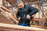 Wiercenie otworu w płycie wiórowej wiertarko-wkrętarką Bosch EXPERT EXSR18V-150