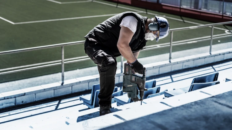 Szeroka spirala odprowadzająca urobek i pył w wiertle udarowym Bosch EXPERT 4x50x115 mm