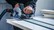 Precyzyjne cięcie paneli warstwowych i blachy stalowej ręczną pilarką tarczową z tarczą Bosch 235 mm