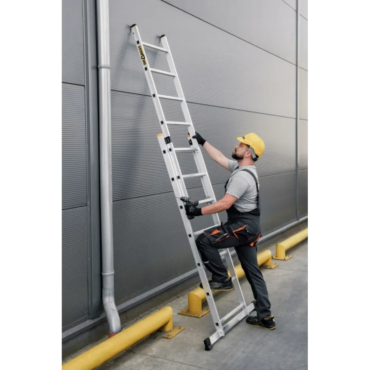 Długa drabina przystawna o długości 3,20 m z zestawu Drabest 2x7 PRO