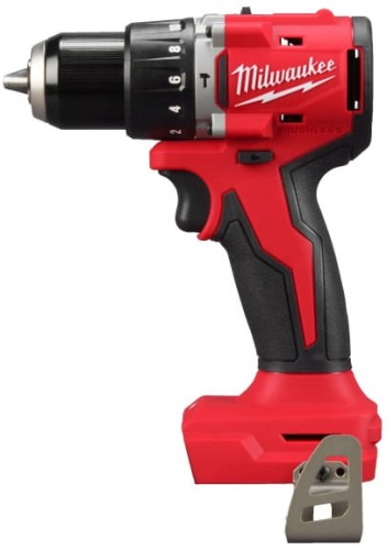 Wkrętarka udarowa 18V Milwaukee M18 BLPDRC o długości korpusu 145 mm z metalowym klipsem do paska