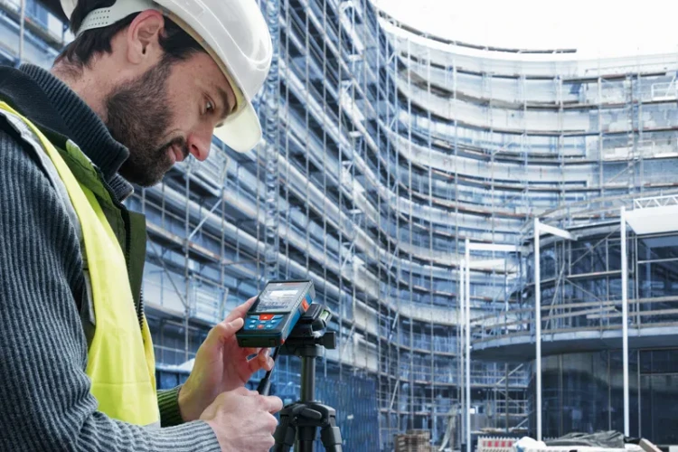 Transmisja wyników pomiarowych Bluetooth do aplikacji Bosch MeasureOn z dalmierza GLM 150-27 C