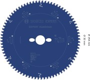 Zbliżenie na zęby z węglika spiekanego Microteq i powłokę ProteQtion tarczy do ukośnic Bosch Expert for Aluminium 80T