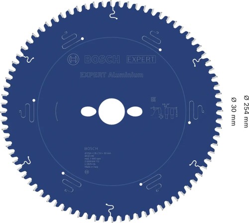 Zbliżenie na zęby z węglika spiekanego Microteq i powłokę ProteQtion tarczy do ukośnic Bosch Expert for Aluminium 80T