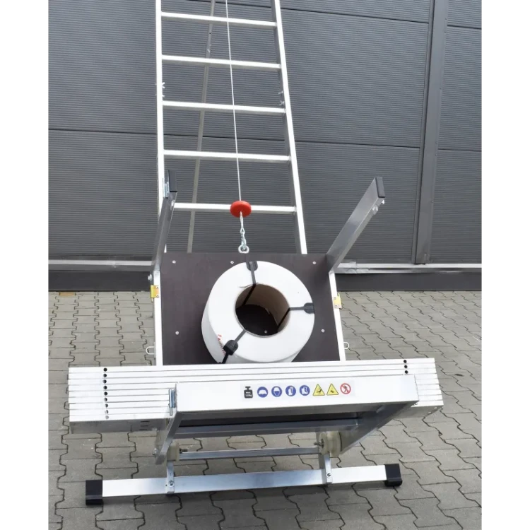Transport dachówek i paczek papy w skrzyni wózka windy dekarskiej SMART LIFT 125