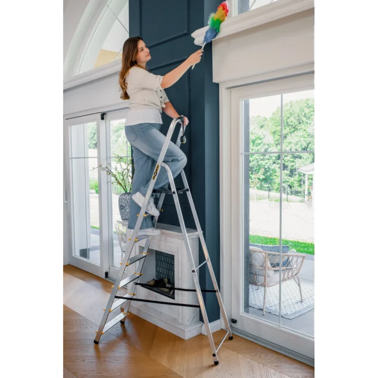 Płaska drabina aluminiowa DRABEST HOME 7 stopni o wadze 4,7 kg złożona do przechowywania