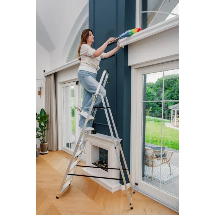 Karbowane antypoślizgowe stopnie aluminiowe z osłonkami i stopki chroniące podłogę DRABEST HOME domowa