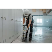 Górny podest roboczy z zawiasami blokującymi rozstaw drabiny dwustronnej Drabest DR-AL-DD3-PRO-Ż+C