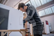 Wiercenie udarowe w murze ceglanym bezszczotkową wiertarko-wkrętarką Bosch GSB 18V-90 C Professional