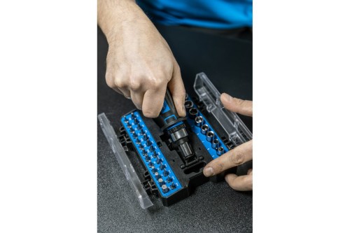 Wkrętak z grzechotką Hogert HT1S101 z 25 bitami i 9 nasadkami 1/4 cala w organizerze