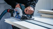 Precyzyjne cięcie płyt warstwowych i blachy stalowej pilarką tarczową z tarczą Bosch EXPERT 160 mm