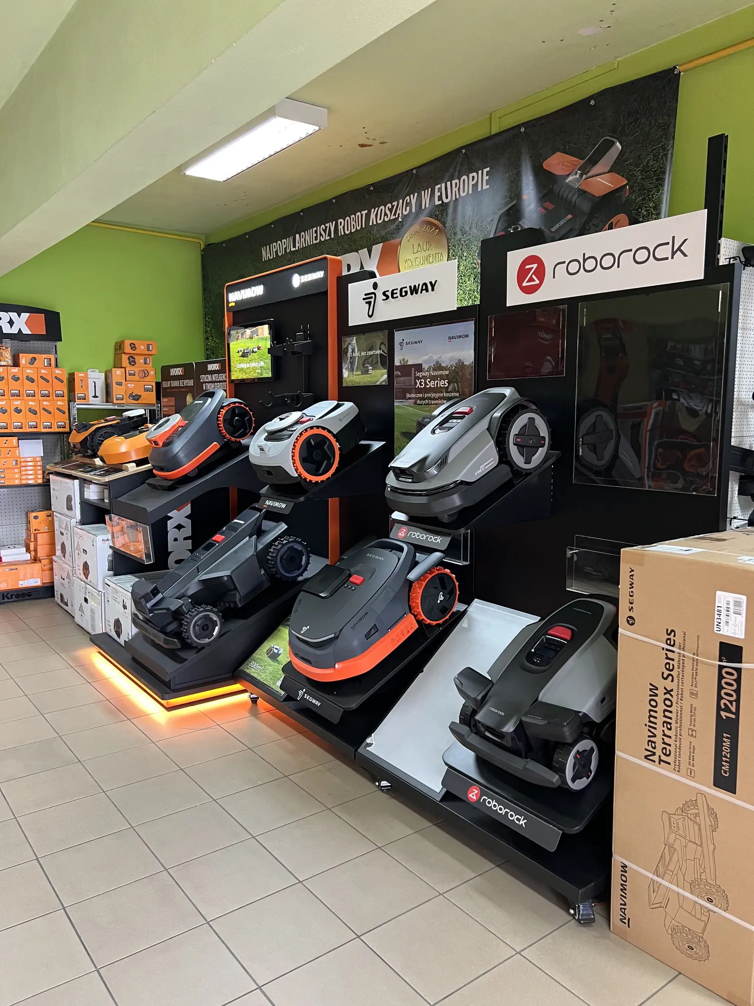 Roboty koszące w sklepie Mazur S.C.