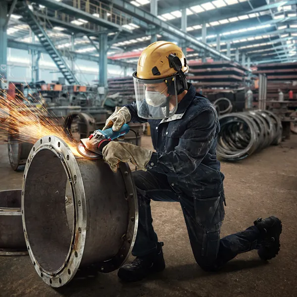 Bosch GWS 12-125 S praca szlifierką kątową w trudnych warunkach warsztatowych