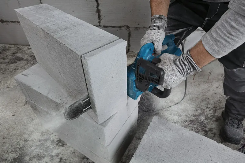 Wymiana łańcucha i prowadnicy w pile Bosch GAC 250 Professional